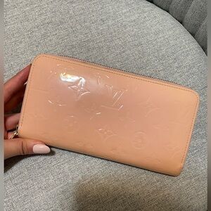 LOUIS VUITTON Vernis Zippy Wallet Rose Velours
